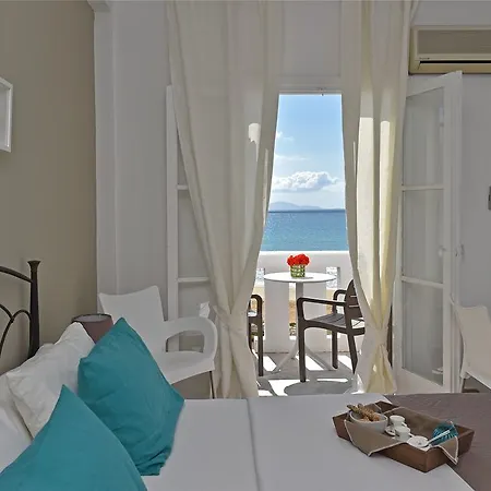 Amaryllis Chrisi Akti (Paros)